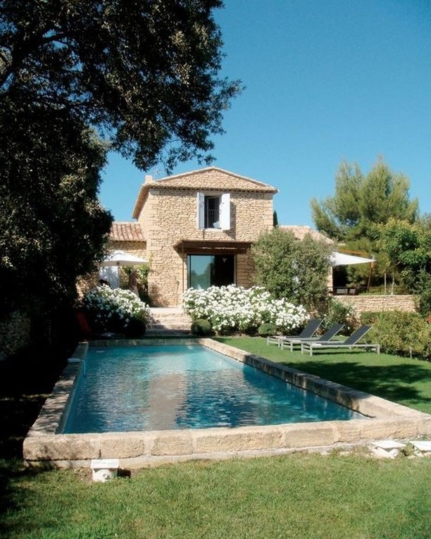 J'ACHÈTE 🏠 : Une maison avec piscine ! Ça fait rêver 💭☀️
Et vous, quel bien rêvez vous d'acquérir ? 

#immo #déco #bcvmag